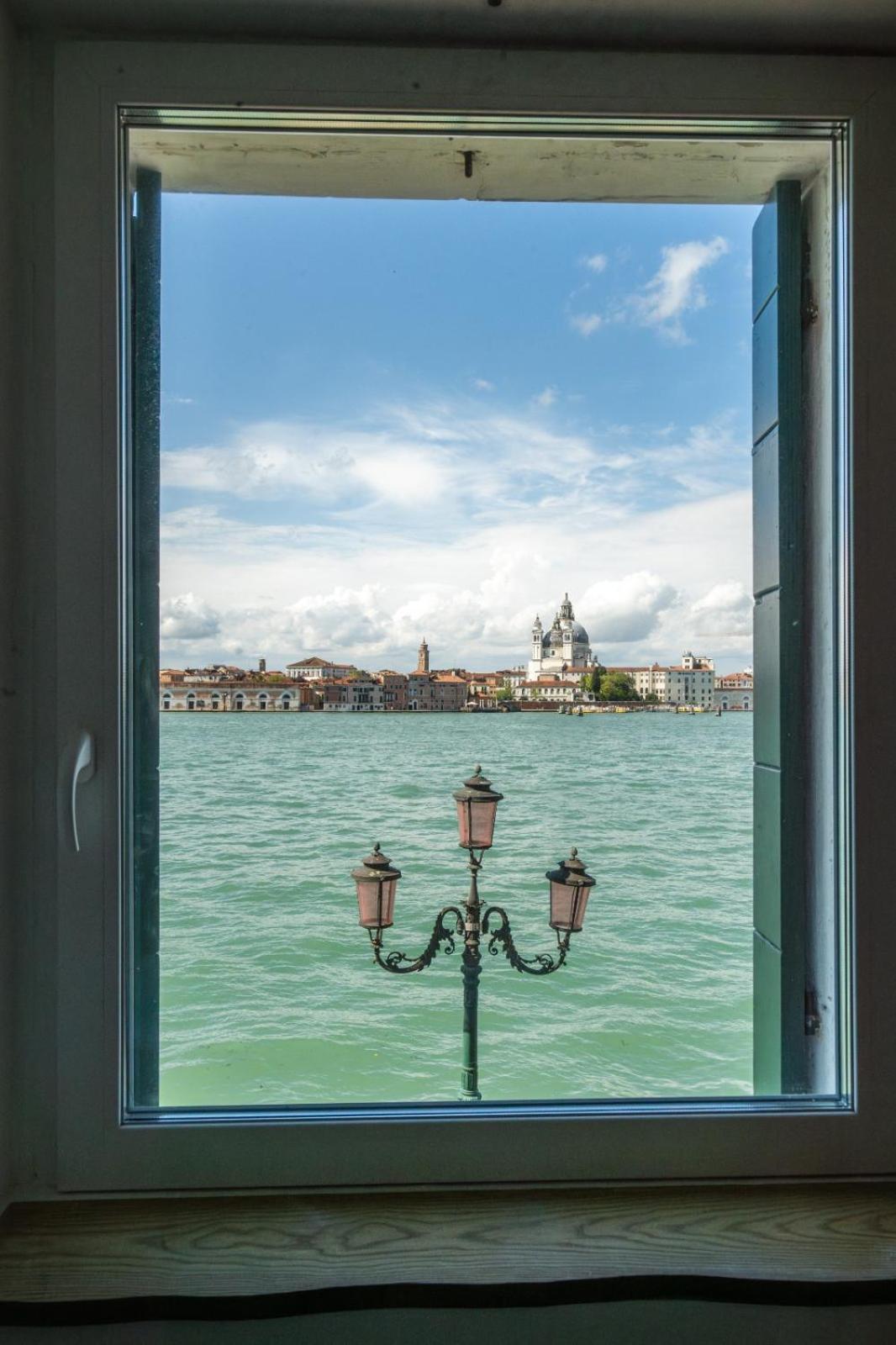 3 Windows On St Mark - Waterfront Apartment Venedig Exteriör bild